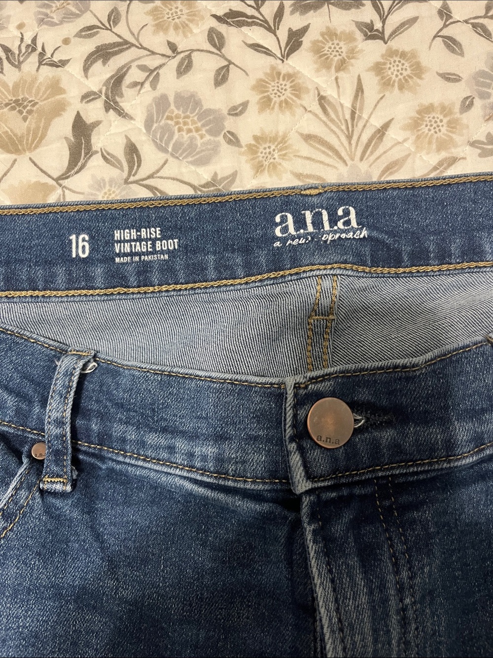 a.n.a High-Rise Vintage Boot Jeans in Dark Blue - Picture 2 of 4